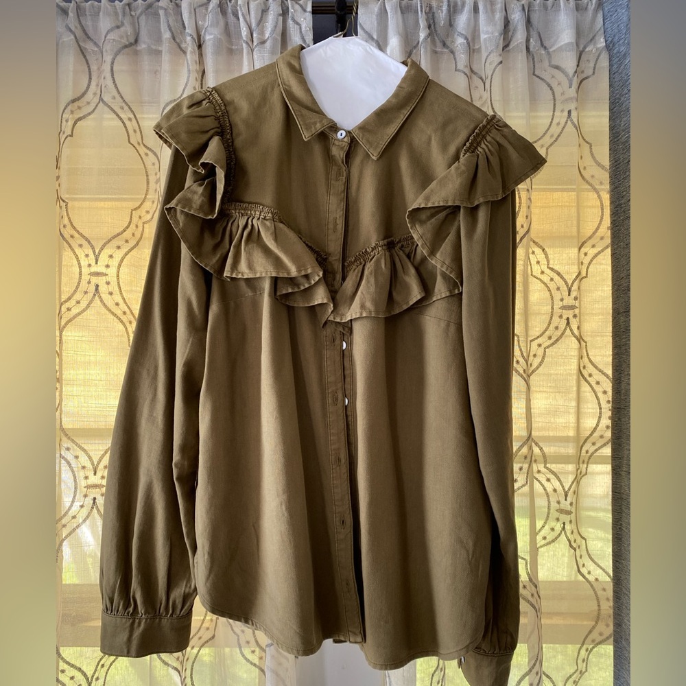 EUC - Pilcro Ruffle Top